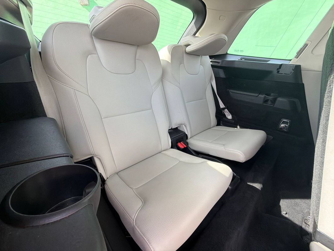 Used 2018 Volvo XC90 T6 Momentum w/ Convenience Package AWD/4WD image 18