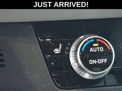 Used 2025 Mitsubishi Outlander SE FWD image 21