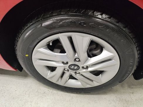 Used 2020 Hyundai Elantra Value Edition FWD image 18