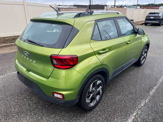 Used 2023 Hyundai Venue SEL w/ Cargo Package FWD image 4