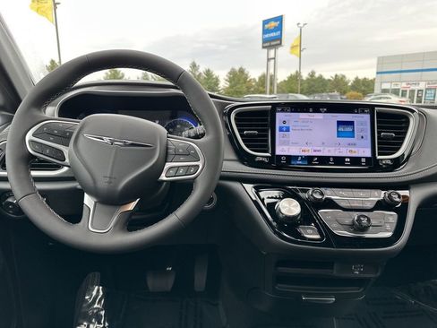 New 2026 Chrysler Pacifica Select image 25