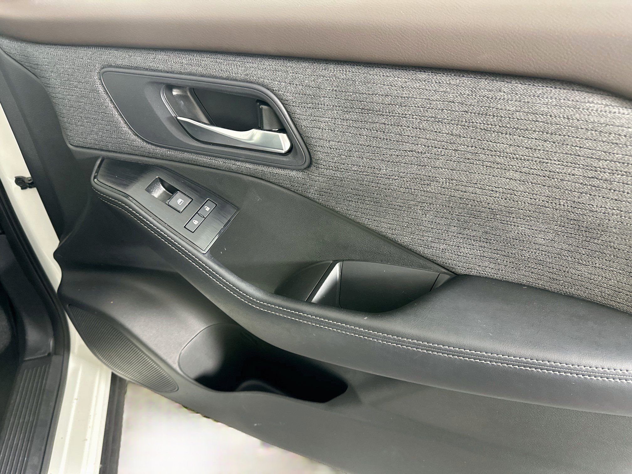 Used 2023 Nissan Rogue SV FWD image 29
