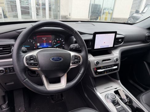 Used 2023 Ford Explorer XLT w/ Equipment Group 202A image 5