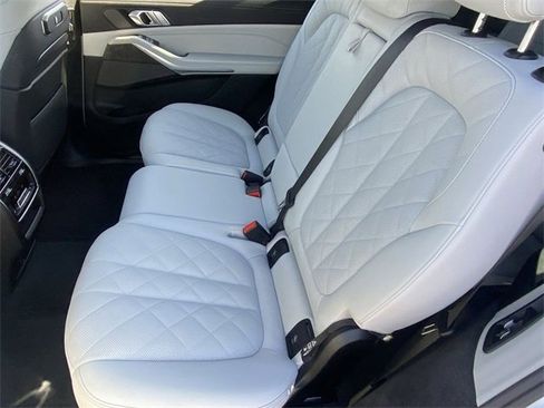 Certified 2025 BMW X7 xDrive40i w/ Premium Package image 19