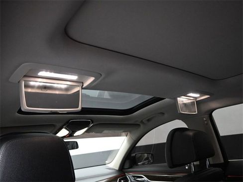 Used 2020 BMW 740i xDrive 740i xDrive w/ Cold Weather Package image 27