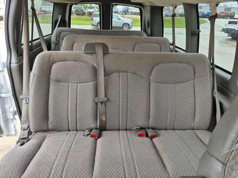 Used 2006 Chevrolet Express 3500 Passenger w/ LT Preferred Equipment Group RWD image 20