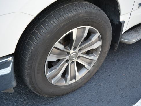 Used 2017 Nissan Titan SL image 8