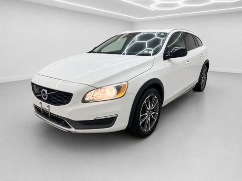 Used 2016 Volvo V60 T5 Cross Country AWD/4WD image 7