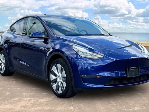 Used 2023 Tesla Model Y Long Range AWD/4WD image 3