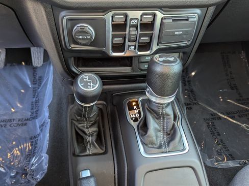 Used 2024 Jeep Wrangler Sport S image 25