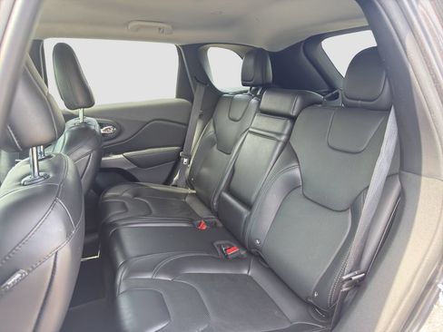 Used 2019 Jeep Cherokee Limited AWD/4WD image 13