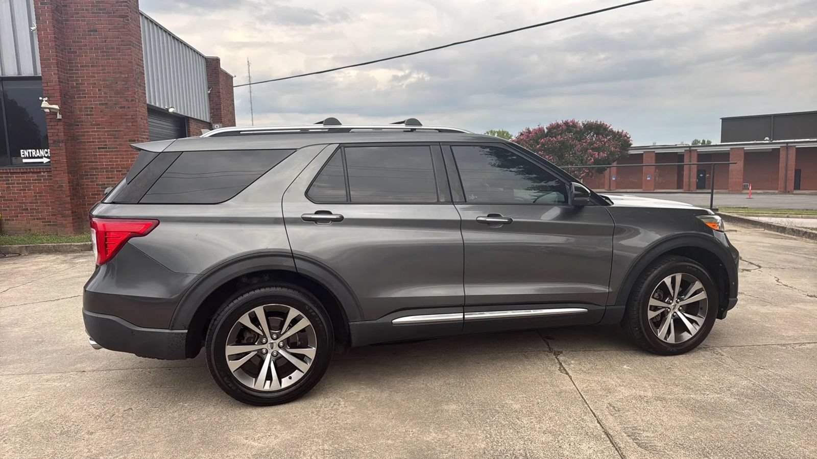 Used 2020 Ford Explorer Platinum w/ Premium Technology Package AWD/4WD image 6