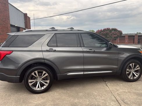 Used 2020 Ford Explorer Platinum w/ Premium Technology Package AWD/4WD image 6