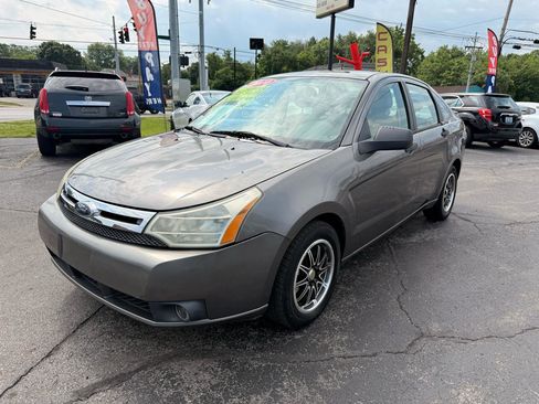 Used 2010 Ford Focus SE FWD image 3