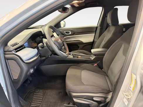 Used 2024 Jeep Compass Sport image 22