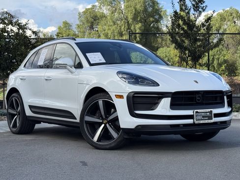 Used 2024 Porsche Macan image 9