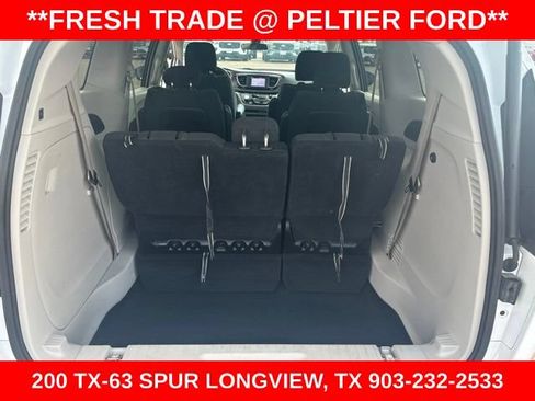 Used 2022 Chrysler Voyager LX FWD image 11