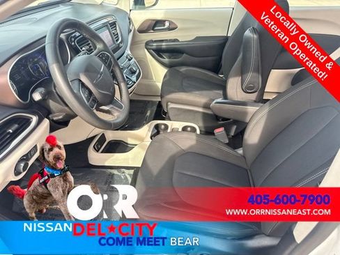 Used 2023 Chrysler Voyager LX FWD image 13