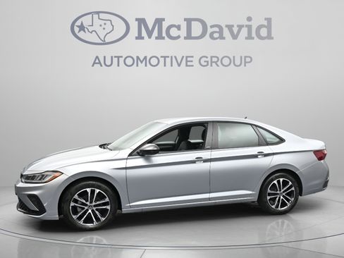 Used 2025 Volkswagen Jetta Sport FWD image 5