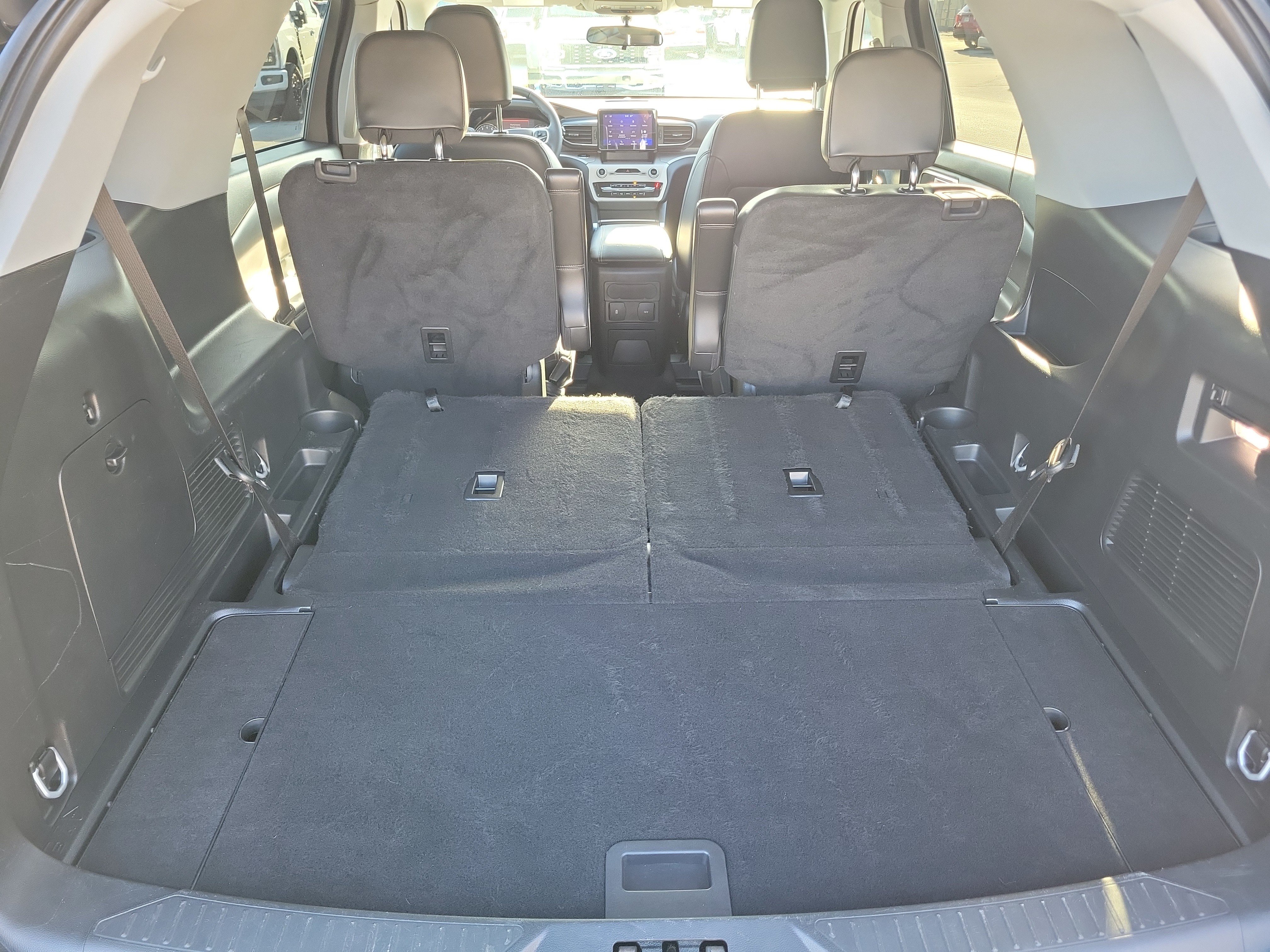 Used 2023 Ford Explorer XLT w/ Equipment Group 202A RWD image 15