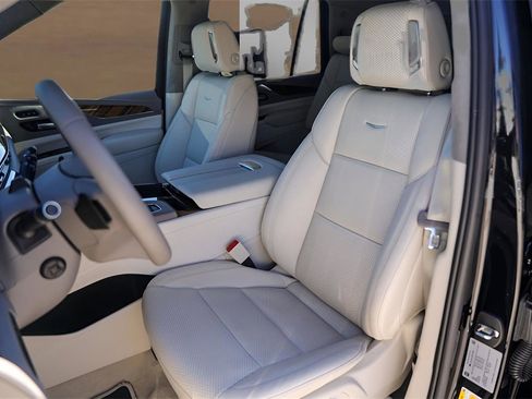 Certified 2024 Cadillac Escalade Premium Luxury Platinum w/ Heavy-Duty Trailer Package image 7