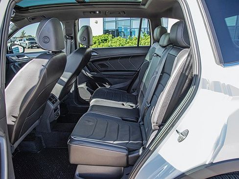 Used 2024 Volkswagen Tiguan SEL R-Line image 17