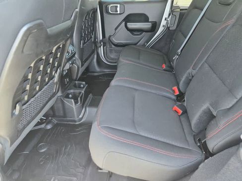 Used 2019 Jeep Wrangler Unlimited Rubicon AWD/4WD image 12