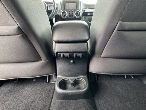 Used 2017 Jeep Wrangler Unlimited Rubicon w/ Connectivity Group AWD/4WD image 14