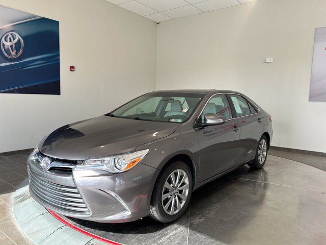 Used 2017 Toyota Camry XLE w/ Moonroof Package FWD image 3