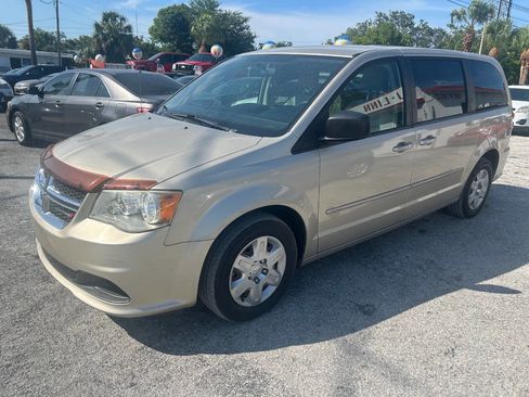Used 2012 Dodge Grand Caravan SE image 3