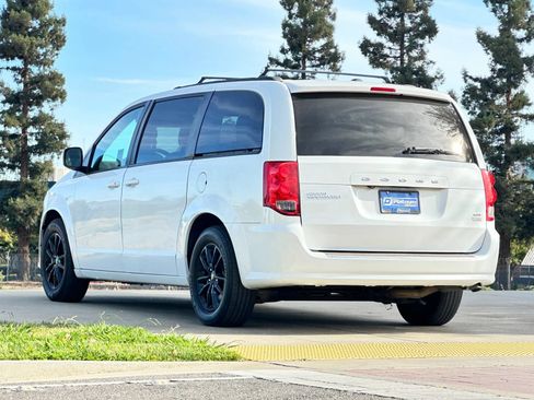 Used 2019 Dodge Grand Caravan GT FWD image 4