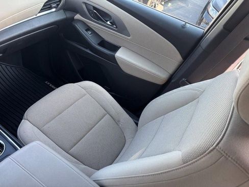 Used 2022 Chevrolet Traverse LT image 16