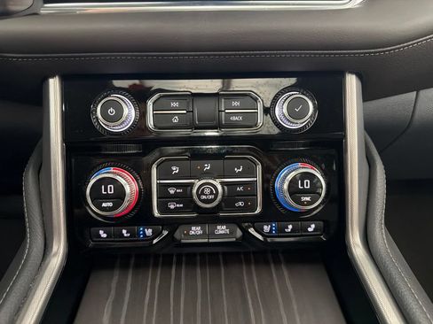 Used 2023 GMC Yukon Denali AWD/4WD image 17