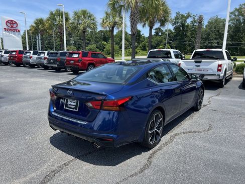 Used 2023 Nissan Altima 2.5 SR FWD image 10