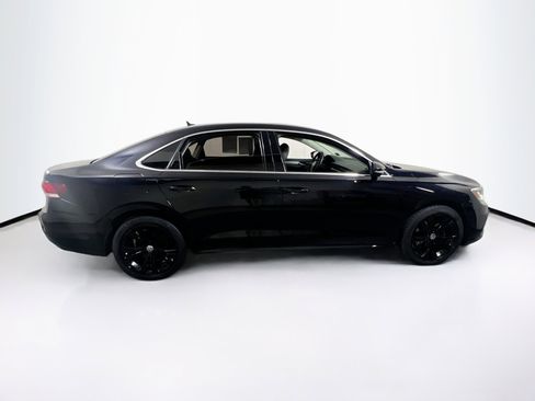 Used 2021 Volkswagen Passat 2.0T SE FWD image 4