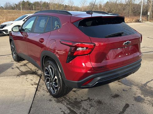 Used 2024 Chevrolet Trax RS w/ Sunroof Package image 3