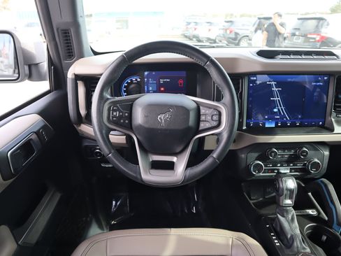 Used 2023 Ford Bronco Wildtrak image 31