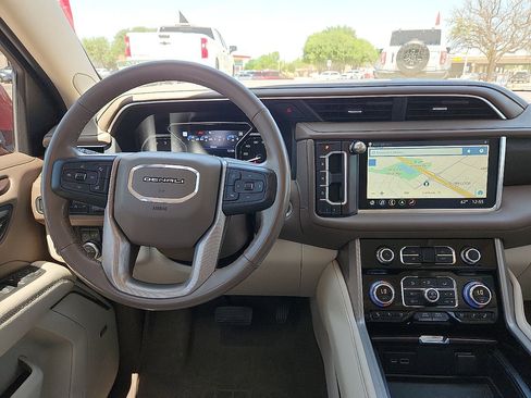 Used 2021 GMC Yukon Denali w/ Denali Premium Package AWD/4WD image 6