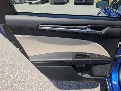 Used 2018 Ford Fusion Titanium FWD image 13