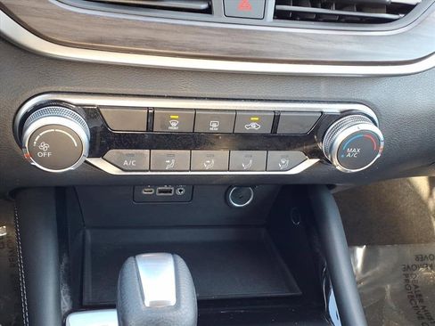 Used 2023 Nissan Altima 2.5 SV image 19