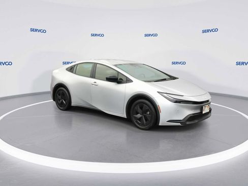 Used 2024 Toyota Prius LE FWD image 2