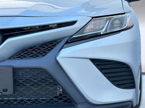 Used 2020 Toyota Camry SE image 11