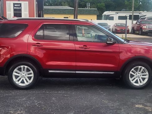 Used 2017 Ford Explorer XLT w/ Equipment Group 202A FWD image 7