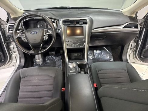 Used 2019 Ford Fusion SE image 13