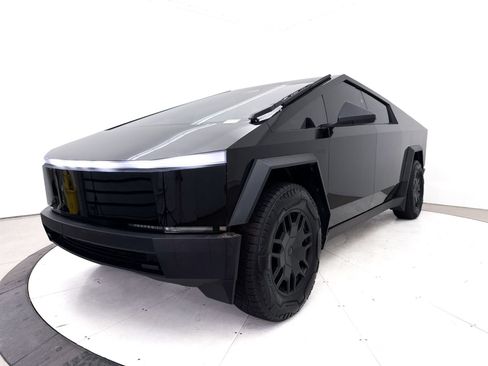 Used 2024 Tesla Cybertruck AWD Crew Cab image 16