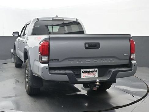 Used 2019 Toyota Tacoma TRD Off-Road AWD/4WD image 4