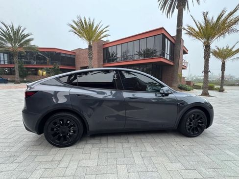 Used 2023 Tesla Model Y Long Range AWD/4WD image 9