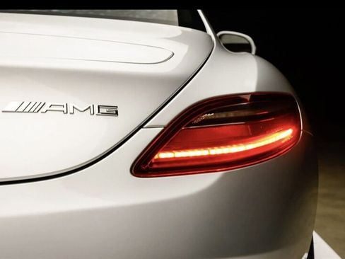 Used 2011 Mercedes-Benz SLS AMG Coupe image 18