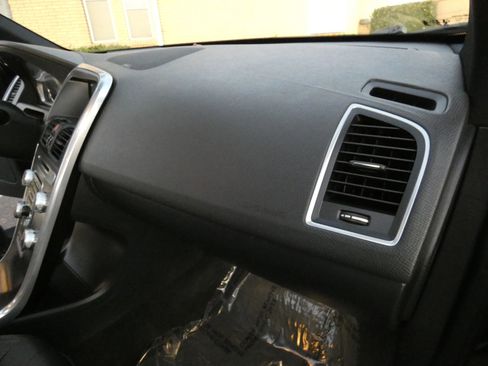 Used 2016 Volvo XC60 T6 Platinum image 30