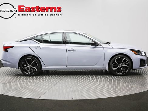 Used 2023 Nissan Altima 2.5 SR w/ SR Premium Package FWD image 4